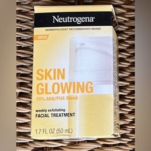 Discontinued Neutrogena Skin Glowing Facial Treatment